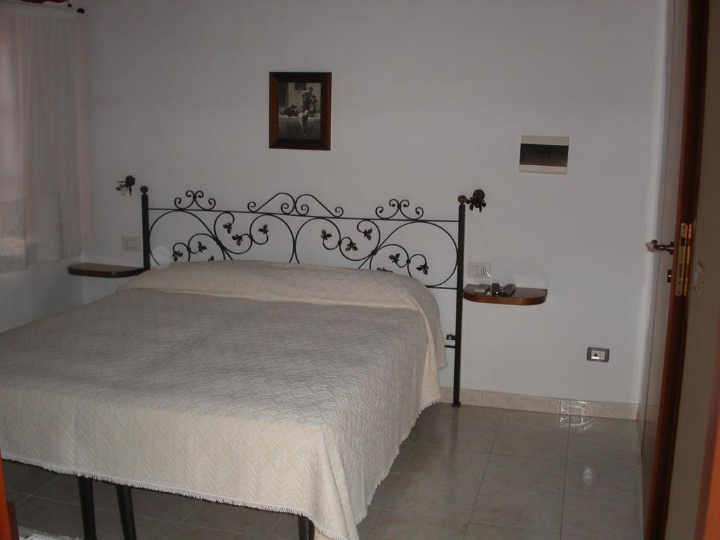 Locanda La Rosa Pauli Arbarei Luaran gambar