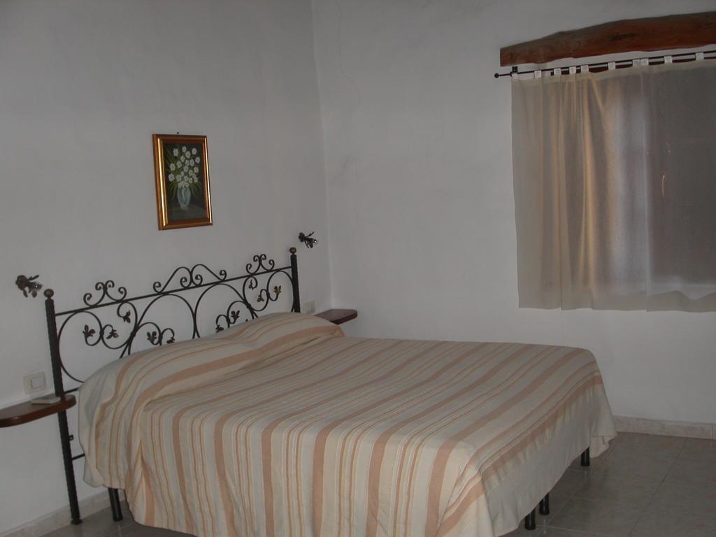 Locanda La Rosa Pauli Arbarei Luaran gambar